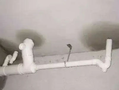 新密卫生间测漏水的几种情景